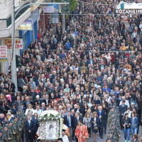 Η φωτογραφία της ημέρας από την πάνδημη λιτάνευση της εικόνας της Παναγίας Ζιδανιώτισσας στην Κοζάνη