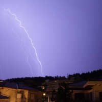 Εντυπωσιακές φωτογραφίες και βίντεο με τους κεραυνούς πάνω από την Κοζάνη!