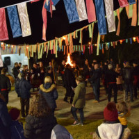 Με πολύ κέφι και χορό το άναμμα του Φανού στα Κρεβατάκια – Δείτε βίντεο και φωτογραφίες