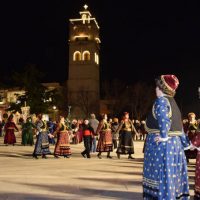 Τα χορευτικά των ΚΑΠΗ Κοζάνης, Σιάτιστας και Σερβίων στην κεντρική πλατεία Κοζάνης – Δείτε βίντεο και φωτογραφίες