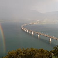 Η φωτογραφία της ημέρας: Πανέμορφο ουράνιο τόξο στη λίμνη Πολυφύτου