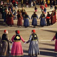 Τα χορευτικά των ΚΑΠΗ Κοζάνης, Σερβίων και Σιάτιστας στην κεντρική πλατεία Κοζάνης – Δείτε βίντεο και φωτογραφίες