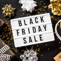 Black Friday: 4 fashion pieces που αξίζει να ψωνίσετε κατά την περίοδο των εκπτώσεων