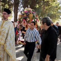 Κατανυκτική ατμόσφαιρα στον Ι.Ν. Αγίου Γεωργίου: Η περιφορά του Επιταφίου στα Κοιμητήρια της Κοζάνης – Δείτε φωτογραφίες & βίντεο
